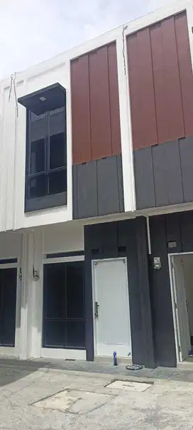 DI JUAL RUMAH 2 LANTAI BAGUS NAN CANTIK UTAN KAYU JAKARTA TIMUR