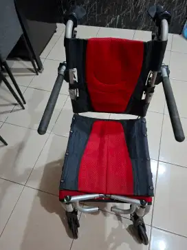 Kursi roda lipat