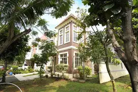 Rumah Mewah Strategis Harga Nego Jual Cepat di Taman Britania J-9042