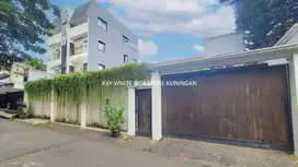 Disewakan Rumah dengan Swimming Pool di Cipete Jakarta Selatan