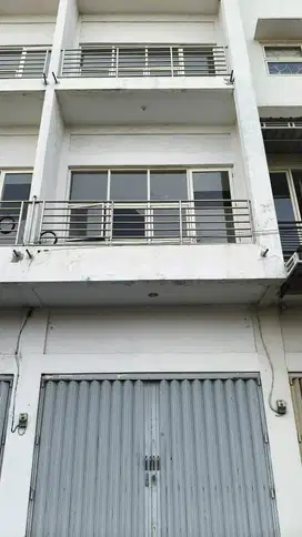 Sewa Ruko Jaksa Agung Suprapto,jalan raya,ramai