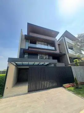 Rumah Baru 3 Lantai di Citraland