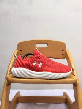 Under Armour Charged Will running sepatu 42