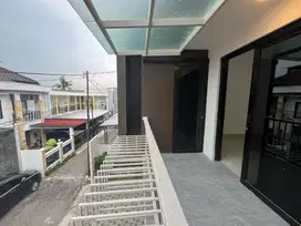 Rumah 2 Lantai Luas di Jl. Palagan dekat Hotel Hyatt, 7 Menit ke UGM