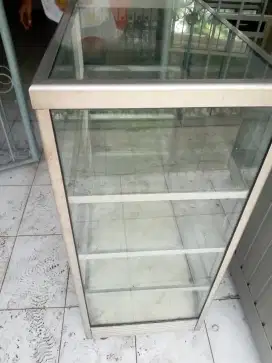 ETALASE kaca Sedang