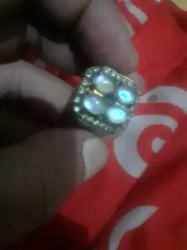 Batu cincin biduri bulan