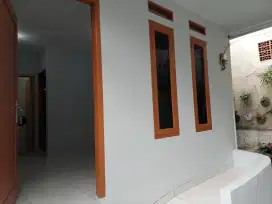 Rumah kecil 1 lantai lokasi strategis di pusat kota jakarta selatan