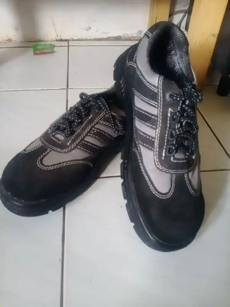 Sepatu septy kerja