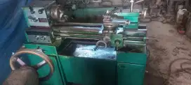 Mesin bubut emco