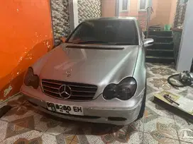 Mercedes-Benz C240 2004 Bensin