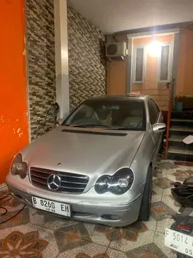 Mercedes-Benz C240 2003 Bensin