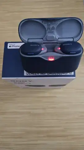Headset merek Sony WF-H800