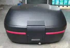 SHAD 42 Top Box