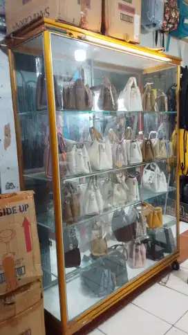 Lemari kaca,serbaguna