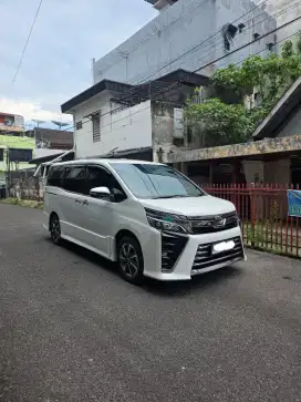 Toyota Voxy matic 2018