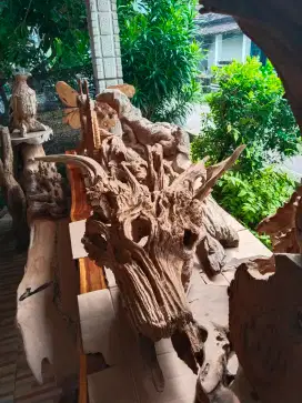 Kayu jati motif kepala naga