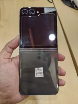Samsung Z Flip 5 5G 8/256GB fullset mulus pemakaian resmi Sein