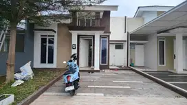 Disewakan rumah rapi baru renov di Citra Indah City Cluster Sakura