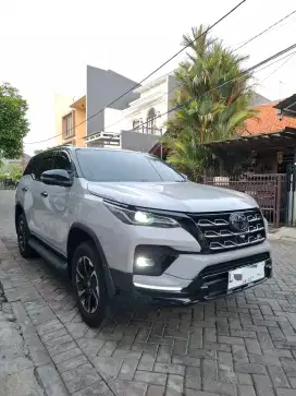 Fortuner VRZ 2.8 GR Sport 2022 AT Matic Hitam Diesel Solar 1GD