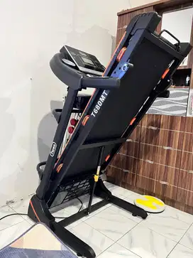 Treadmill merk Twen T680 MT pemakaian 1,5 tahun