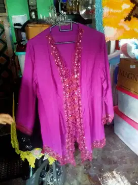 Baju kebaya bekas
