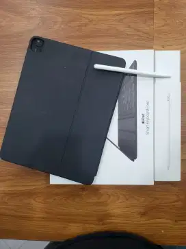 Apple Magic Keyboard dan Apple Pencil