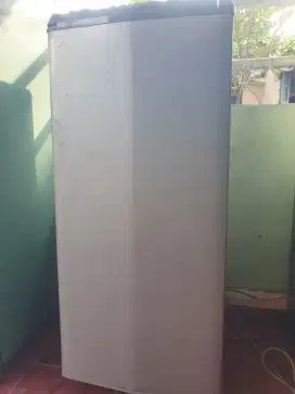 Di jual kulkas 1 pintu sanyo siap pakai