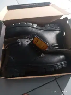 Sepatu sefty,pakalolo