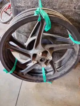 Sepasang velk bekas beat karbu