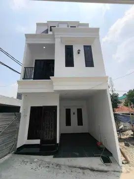 RUMAH BARU 2 LANTAI HARGA 900 JUTAAN DI JAGAKARSA JAKARTA SELATAN
