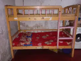 Borongan, 2 dipan, 1 kasur tingkat, 1 set meja dan kursi tamu