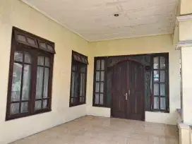 RUMAH di Sewakan daerah Tengah KOTA