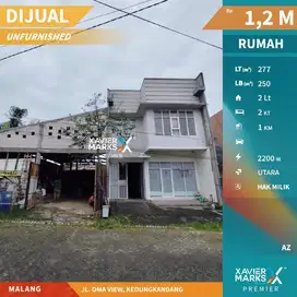b045 Rumah 2 Kavling Kondisi Baik dan Siap Huni