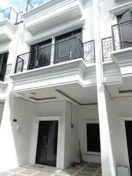 Rumah Strategis Dekat Jalan Utama