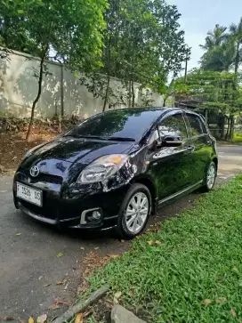 Yaris E AT 2013