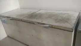 Frezer box 2 pintu merk GEA