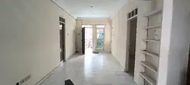 Gading Serpong Sektor 7C 2 KT 2 lantai dekat Pasar modern Paramount
