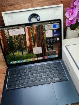 Macbook air 13 M4 16/256 gb black 2025 garansi iBox Juni 2026 like new