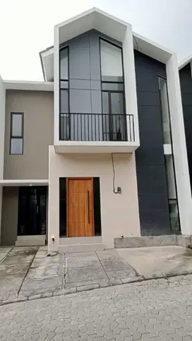 10 MENIT KE MALIOBORO ,RUMAH 2 LANTAI DLM RINGROAD DI TENGAH KOTA