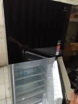 Jual butuh kulkas 2 pintu jumbo merk POLYTRON BALEZZA Tempered Glass