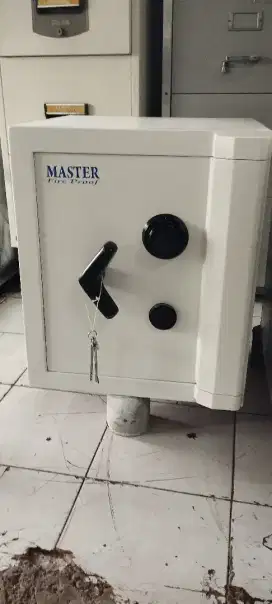 Brankas merk master second