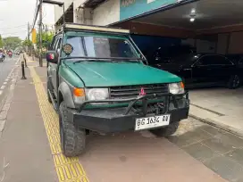 Mitsubishi pajero bensin 4x4 1996 MT diesel