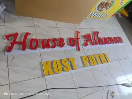 Papan nama akrilik