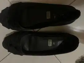 katalog flatshoes hitam