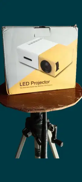 Proyektor Yg300