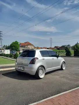 Suzuki Swift 2010 Bensin