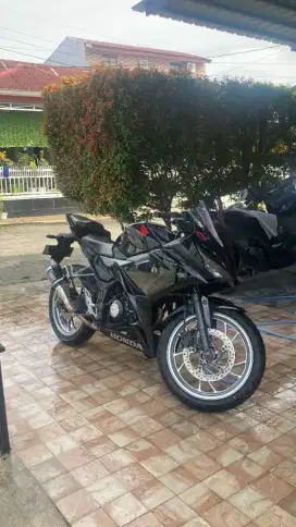 CBR 150R model ganteng