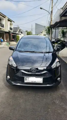 Toyota Sienta type V tahun 2021 Hitam Siap Pakai