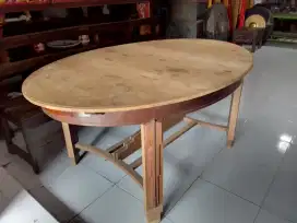 ...Meja Oval...