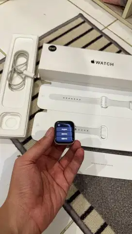 Dijual Apple Watch SE 2 Starlight 40mm Resmi Ibox Lengkap
